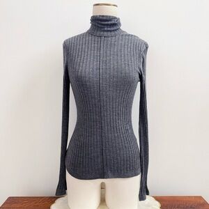 Chloe Gray Ribbed Knit Lightweight Turtleneck Sweater Top Wool Brand Logo